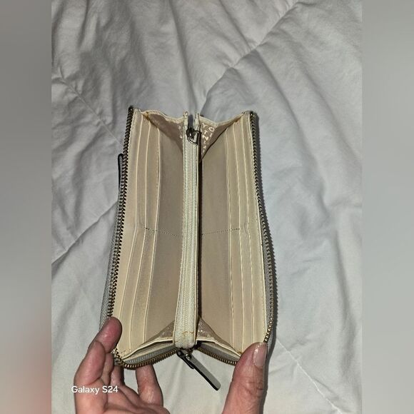 Kate Spade Ligth Gray And Silvet Wristlet - Picture 12 of 13